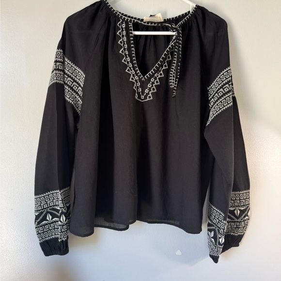 Universal Thread Black Embroidered Women's Top Size Small V-Neck Long S… - Picture 2 of 6